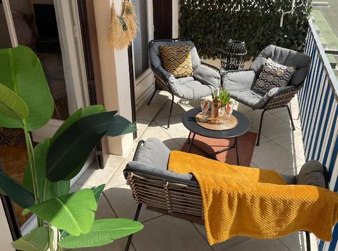 Terrasse Plein Sud, Deux Doubles Апартаменты *